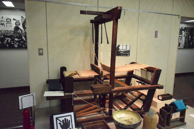 機織り機の展示の画像